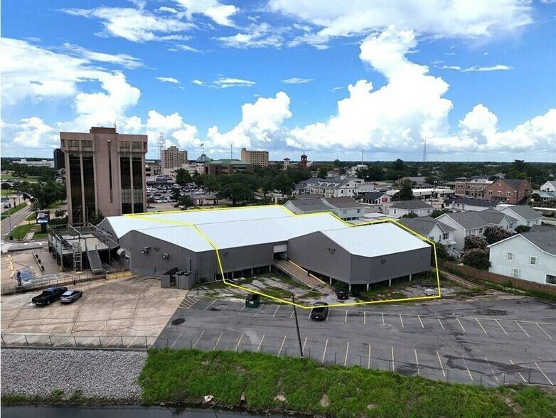 1201 Lakeshore Dr, Lake Charles, LA à louer - Photo du bâtiment - Image 3 de 5