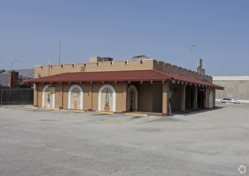 4120-8101 Glenview Dr. Portfolio portefeuille de 2 propriétés à vendre sur LoopNet.ca - Photo du bâtiment - Image 1 de 2