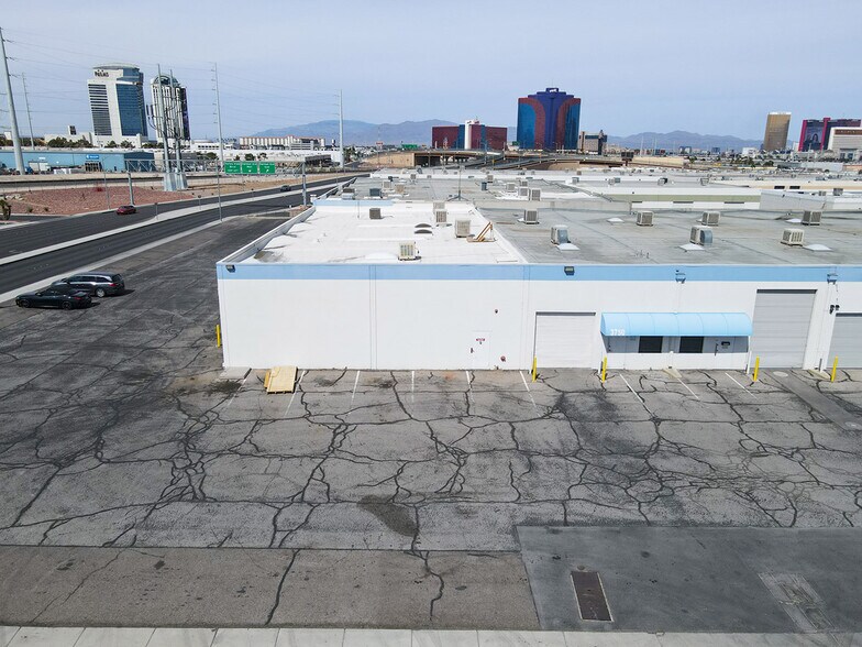 3730-3750 Tompkins Ave, Las Vegas, NV à louer - Aérien - Image 3 de 10