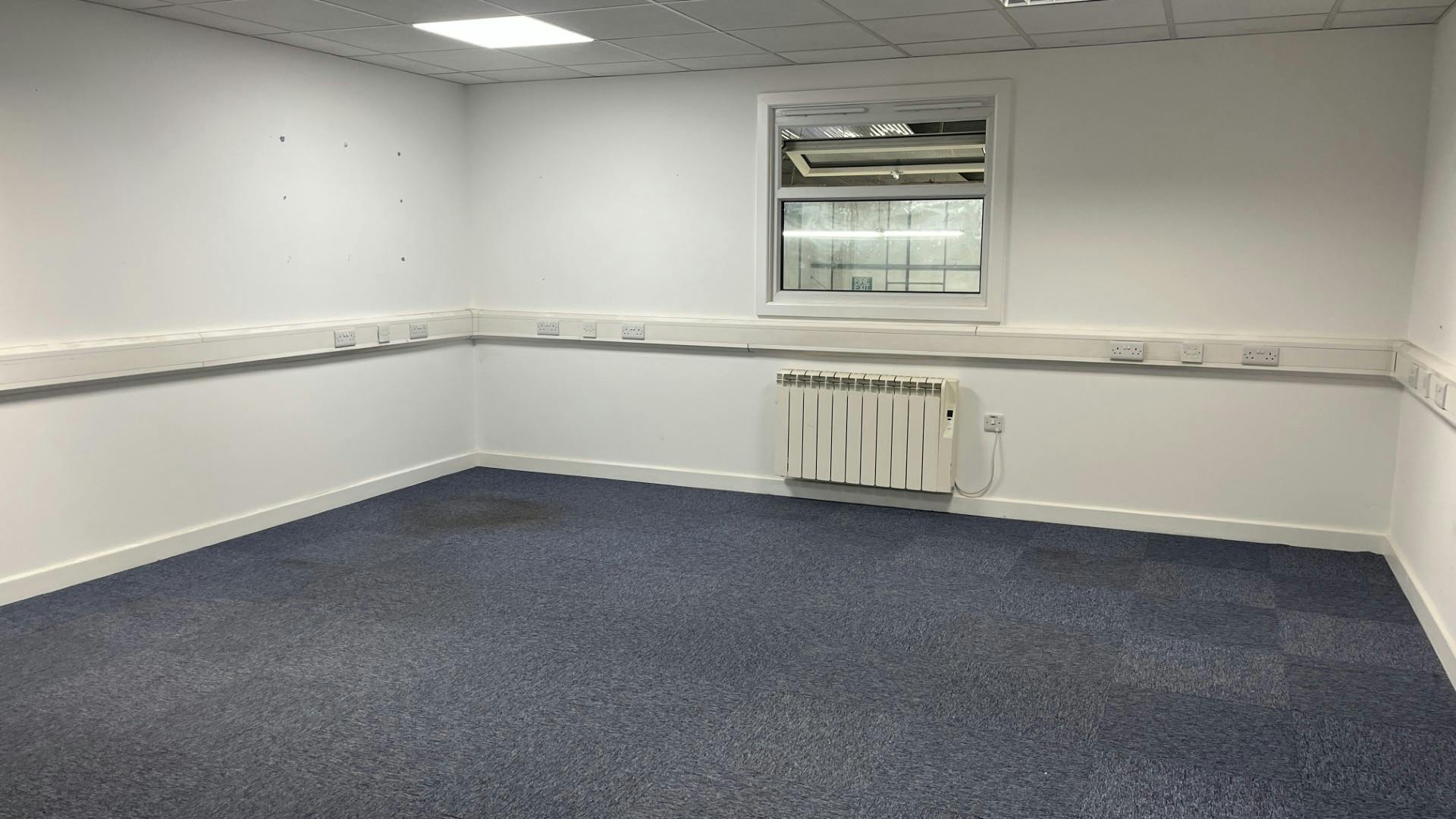 15-29 Hurlbutt Rd, Warwick for lease Building Photo- Image 1 of 2