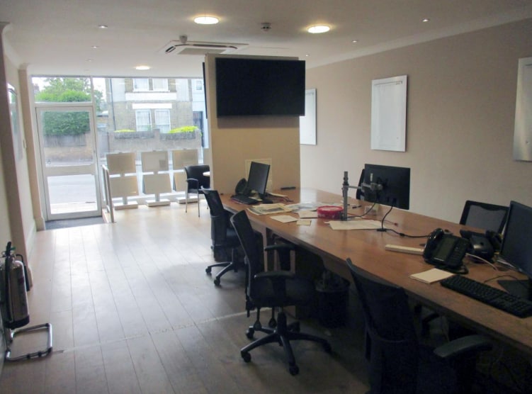 42 Totteridge Ln, London for lease Interior Photo- Image 1 of 5
