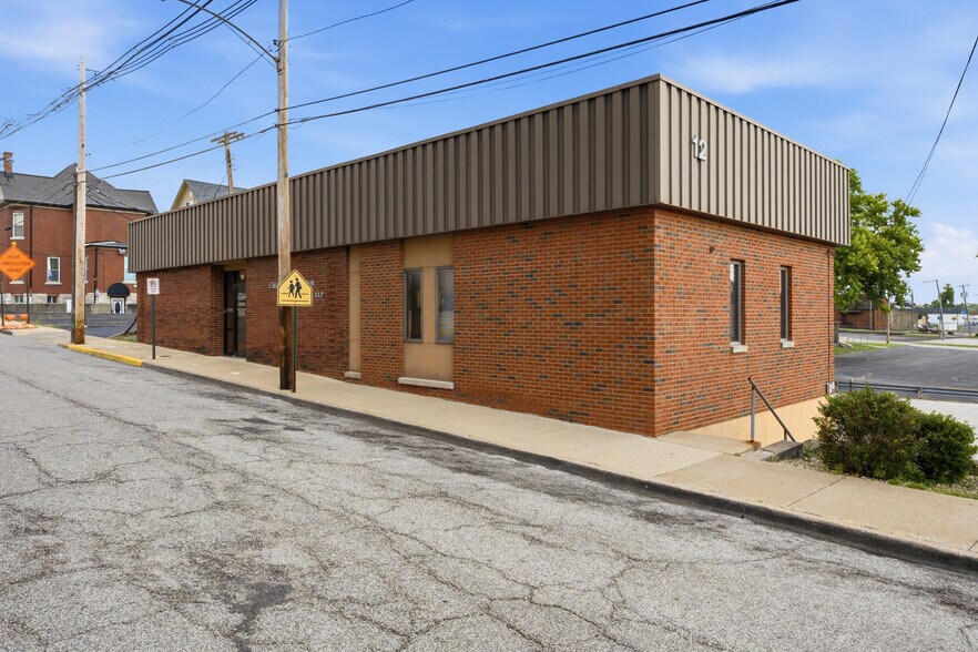 12 W Lincoln St, Belleville, IL à vendre - Photo du bâtiment - Image 3 de 18