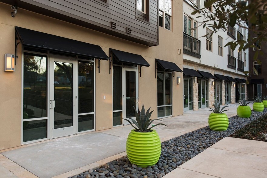 809 S Lamar Blvd, Austin, TX à louer - Photo du bâtiment - Image 1 de 4