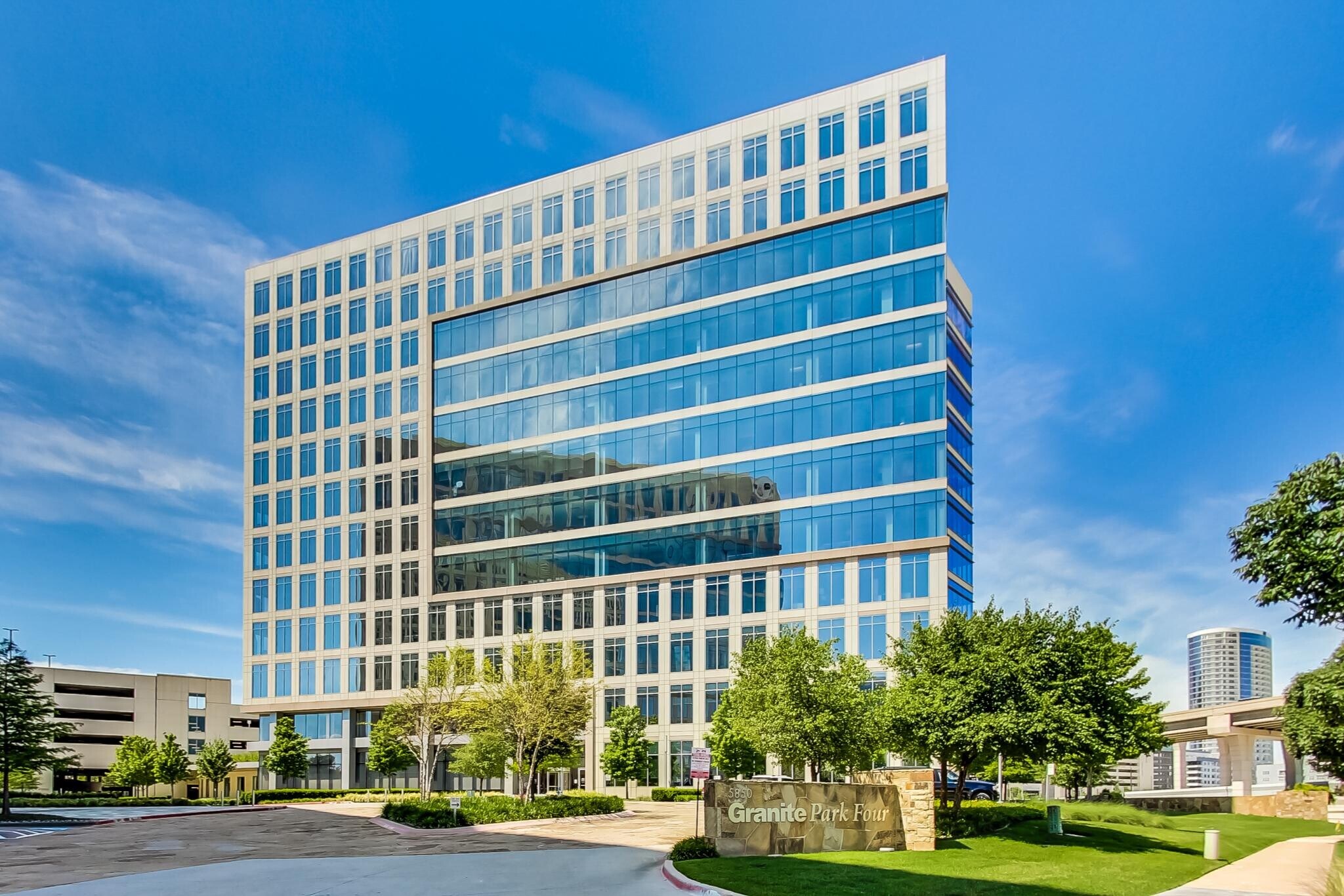 5850 Granite Pky, Plano, TX à louer Photo du bâtiment- Image 1 de 18