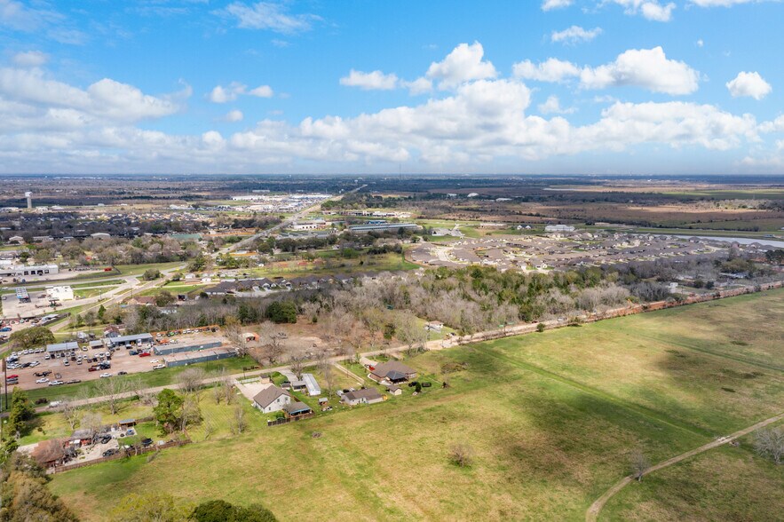 1806 FM 528 Rd, Alvin, TX à vendre - Photo du bâtiment - Image 3 de 13