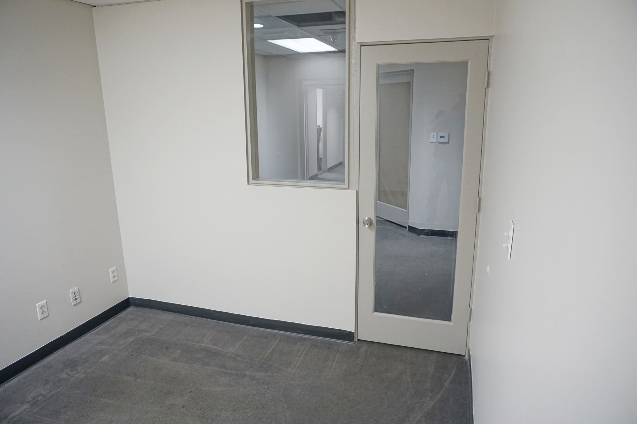 639 S Glenwood Pl, Burbank, CA for lease Interior Photo- Image 1 of 8