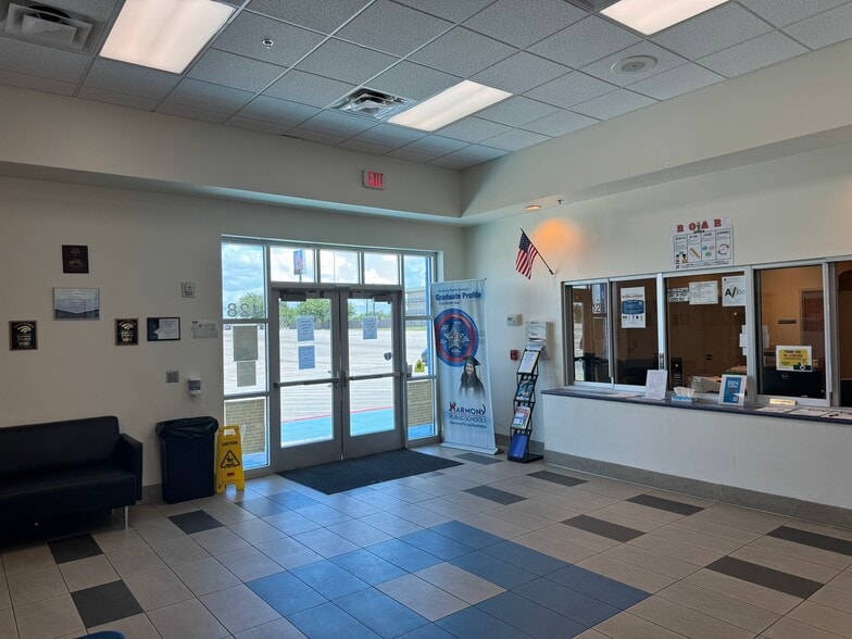 2015 SW Loop 410, San Antonio, TX à louer - Photo du bâtiment - Image 2 de 18