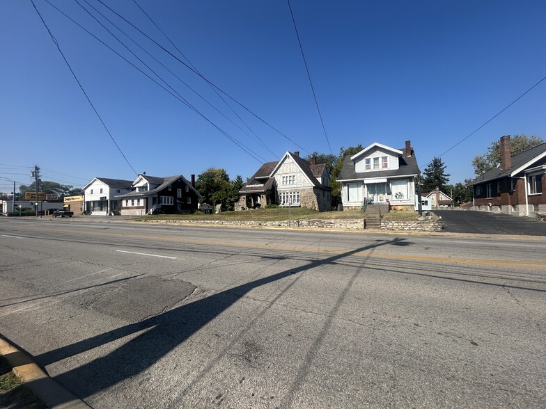 READING RD DEVELOPMENT OPPORTUNITY portfolio of 4 properties for sale on LoopNet.ca - Building Photo - Image 3 of 5