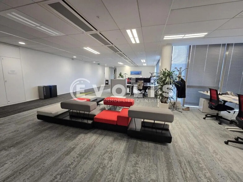 Office in Massy for lease - Building Photo - Image 3 of 10