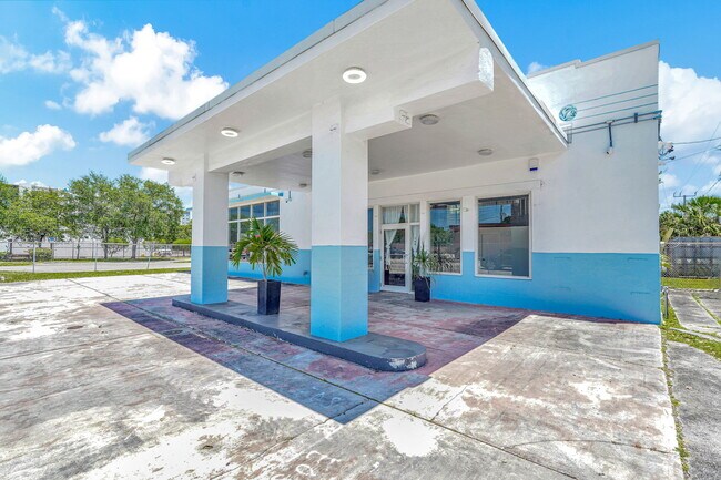More details for 798 NW 62nd St, Miami, FL - Retail for Lease