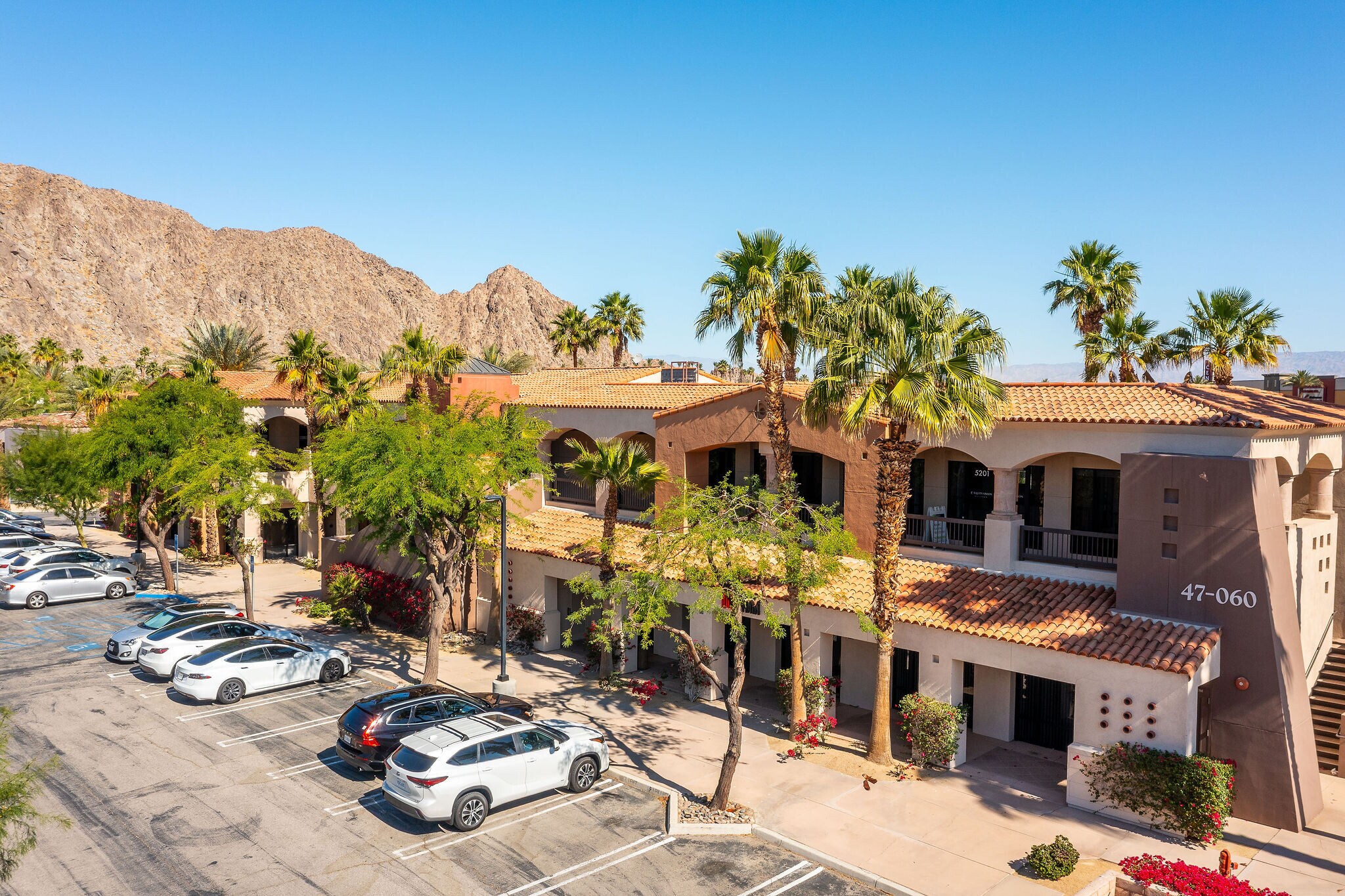 47050 Washington St, La Quinta, CA à louer Photo du bâtiment- Image 1 de 17