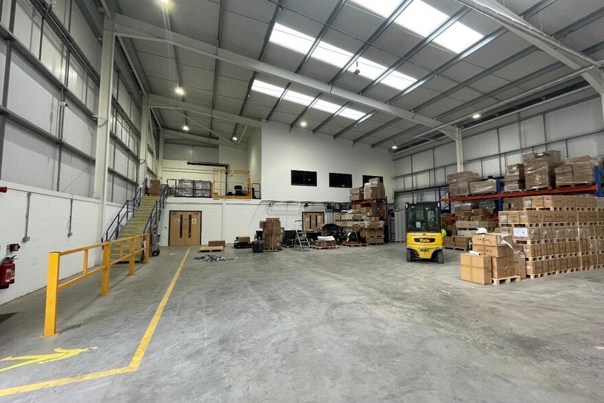 Chemical Ln, Stoke On Trent for lease - Interior Photo - Image 2 of 16