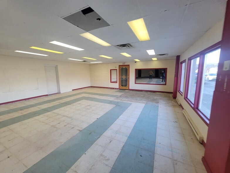 3845 15th Av, Prince George, BC à louer - Photo du bâtiment - Image 2 de 10