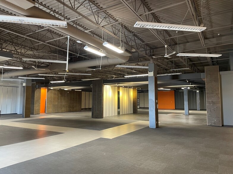 165-181 N Queen St, Toronto, ON for lease - Building Photo - Image 3 of 6