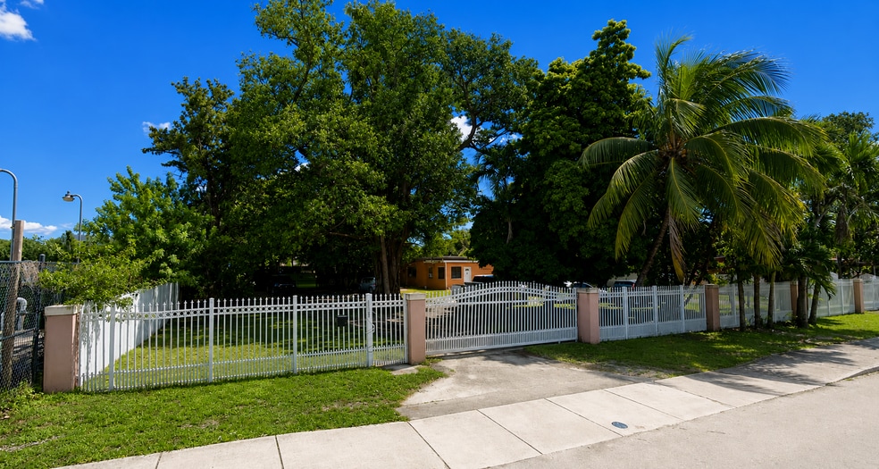 13265 Alexandria Dr, Opa-locka, FL for sale - Building Photo - Image 3 of 7