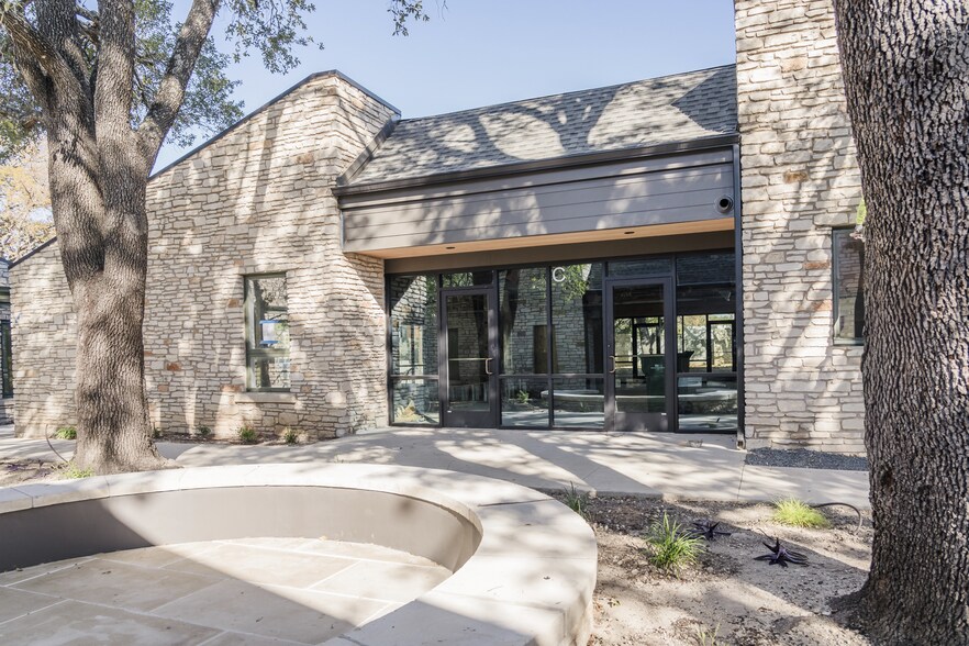 4701 W Gate Blvd, Austin, TX à louer - Photo du bâtiment - Image 3 de 9