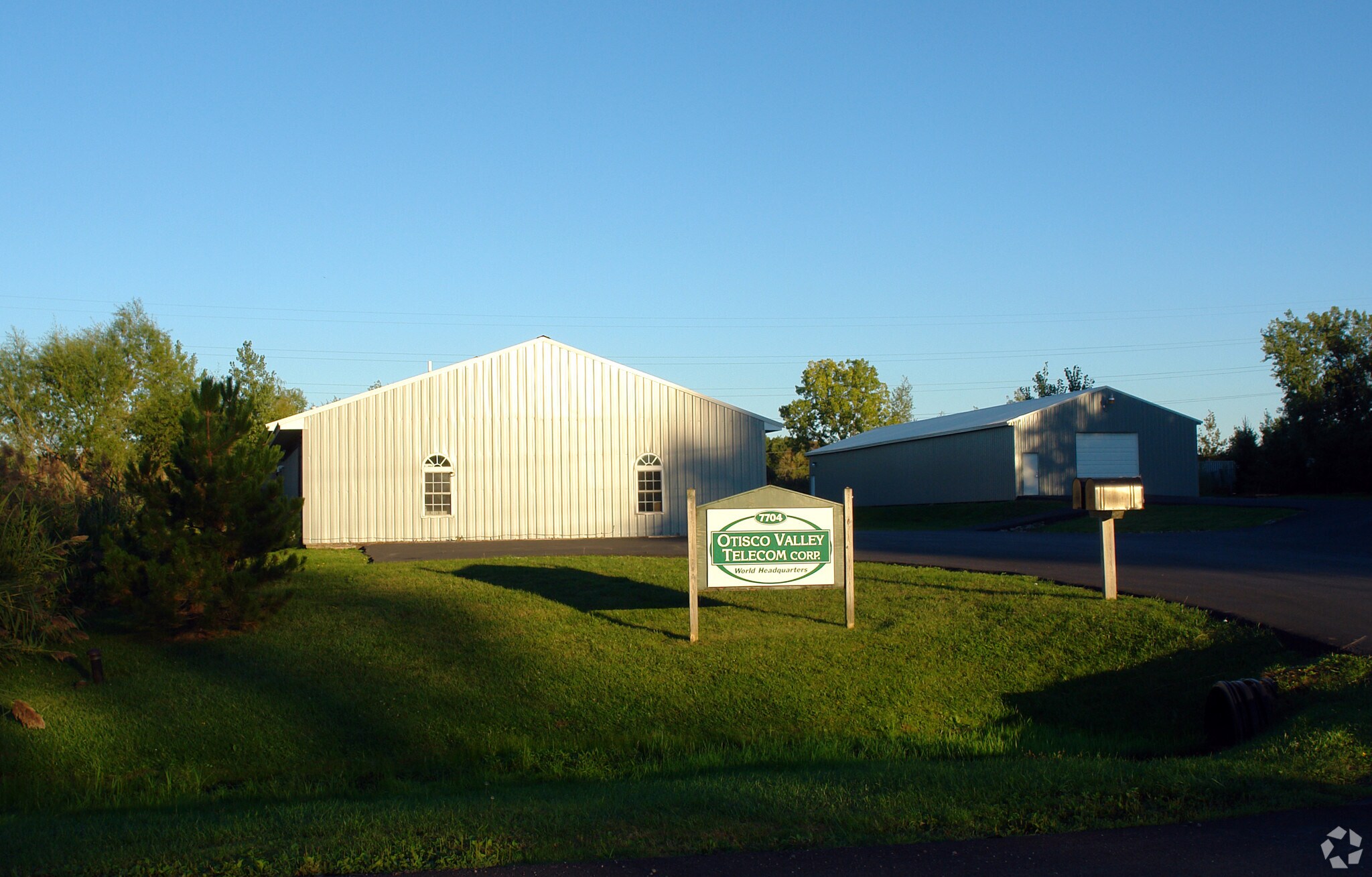 7704 Maltlage Dr, Bayberry, NY à vendre Photo du bâtiment- Image 1 de 4