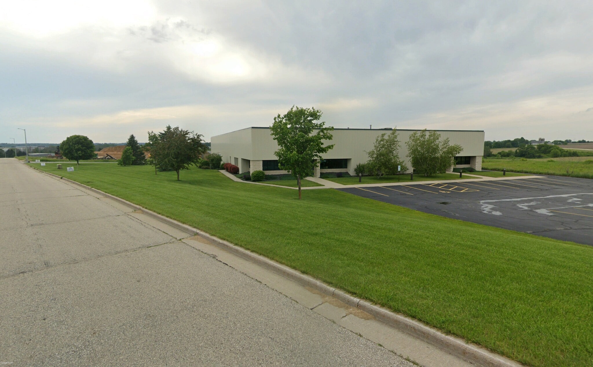 1665-1667 Independence Ave, Hartford, WI for lease Primary Photo- Image 1 of 6