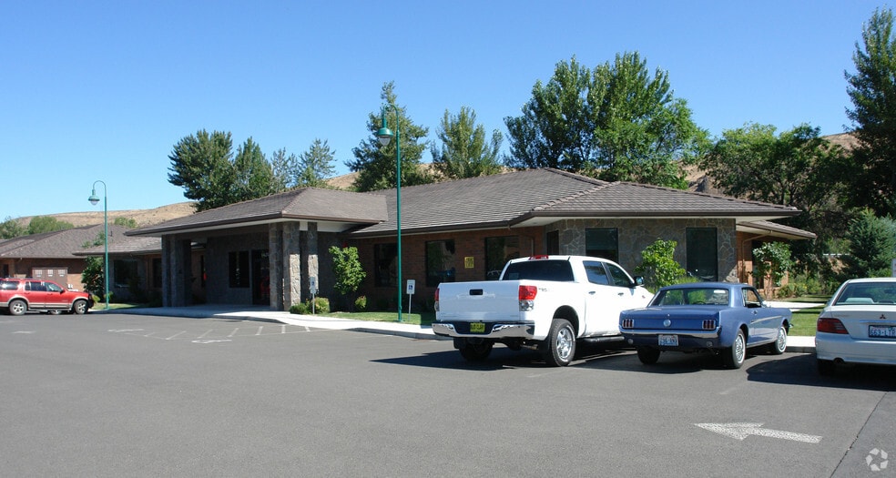 1425 Lakeside Ct, Yakima, WA for lease - Primary Photo - Image 1 of 8