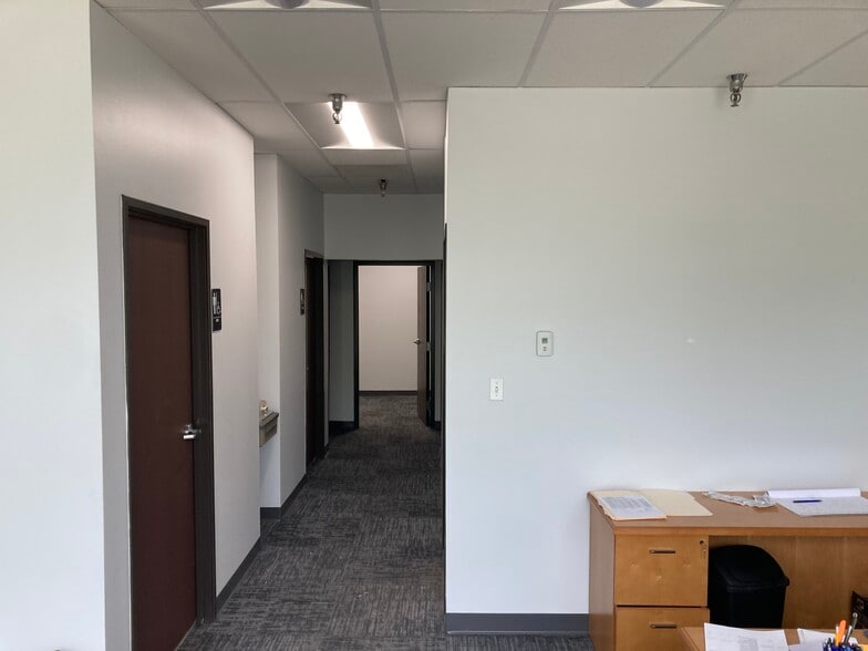 14704 E 33rd Pl, Aurora, CO for lease - Interior Photo - Image 2 of 4