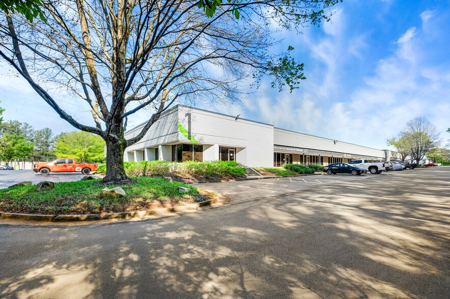 8601 Dunwoody Pl, Sandy Springs, GA à louer - Photo principale - Image 1 de 9