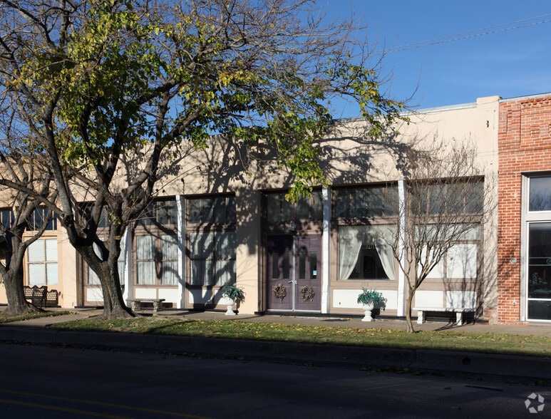 208 S Bois D Arc St, Forney, TX for lease - Building Photo - Image 3 of 23