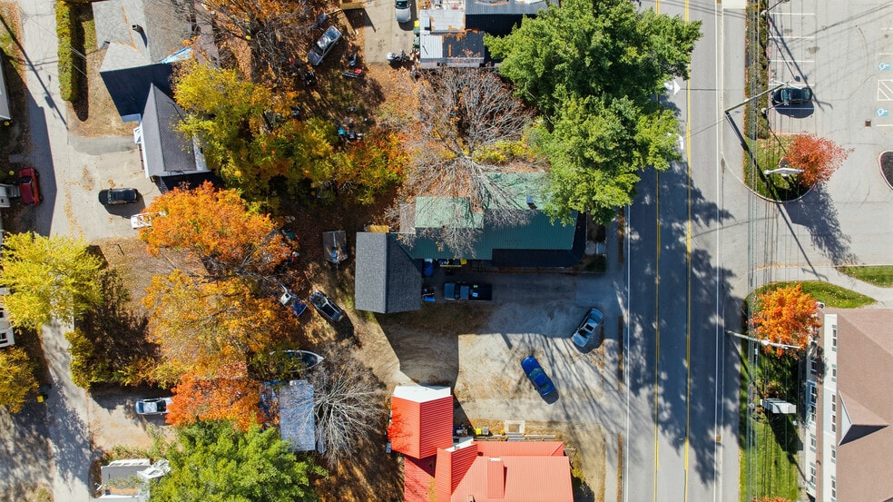 158 Court St, Laconia, NH à vendre - Photo du bâtiment - Image 2 de 53