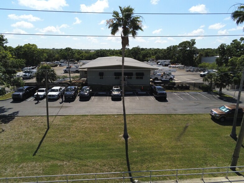 11150 49th St N, Clearwater, FL à louer - Photo du bâtiment - Image 3 de 25
