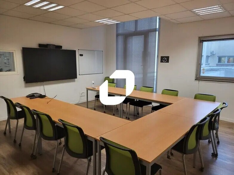 Office in Pessac for lease - Interior Photo - Image 1 of 9