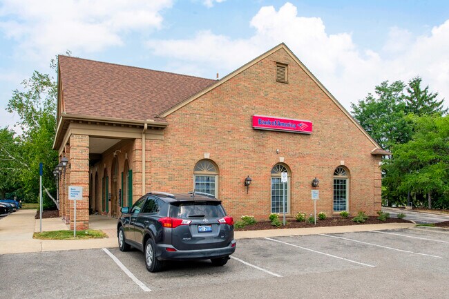 Plus de détails pour 395 Briarwood Cir, Ann Arbor, MI - Commerce de détail à vendre