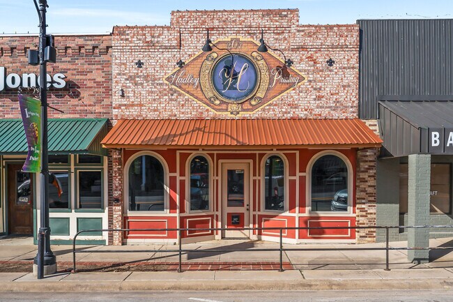 More details for 207 Clay St, Nocona, TX - Retail for Lease