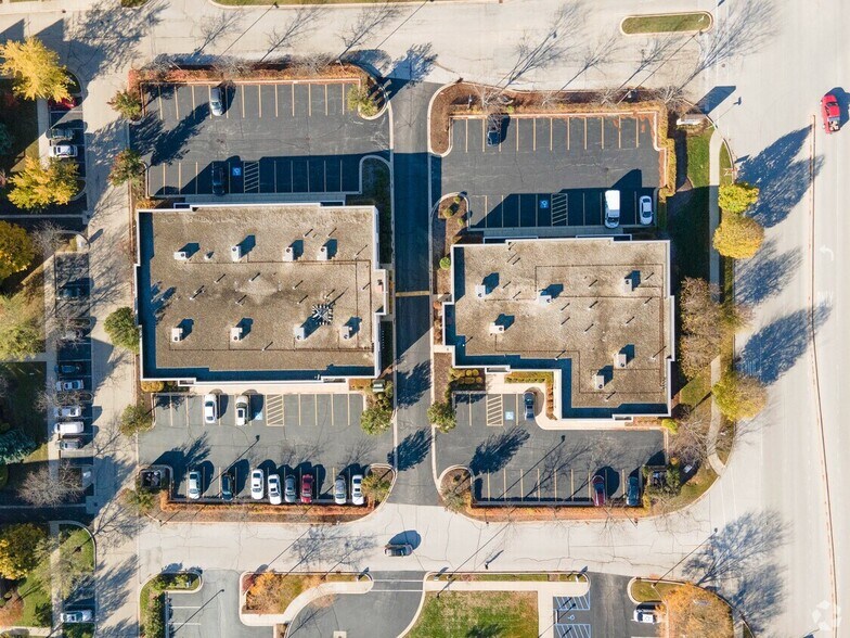 2418 W Indian Trl, Aurora, IL à vendre - Photo du bâtiment - Image 3 de 11