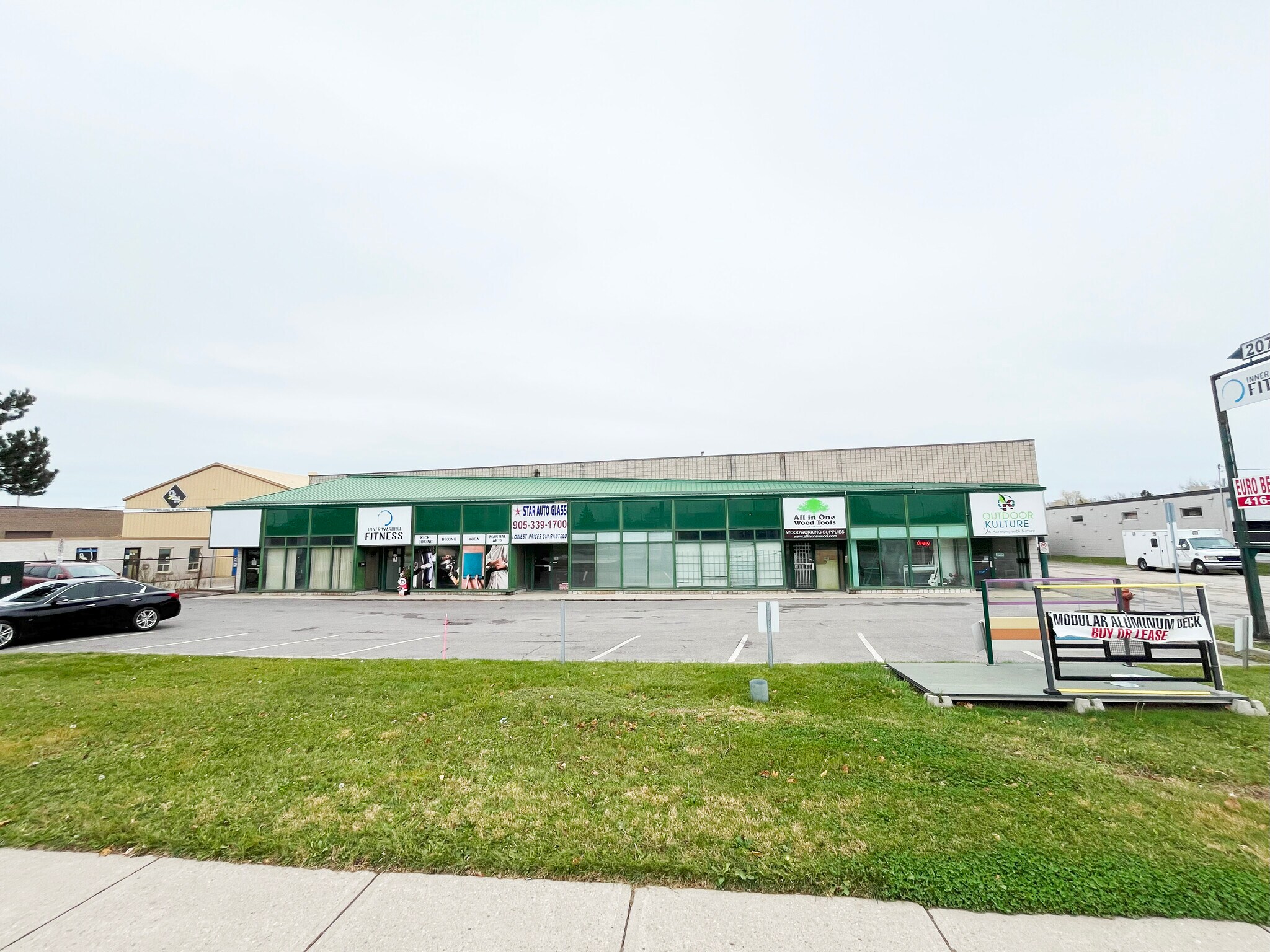 2070 Speers Rd, Oakville, ON à vendre Photo du bâtiment- Image 1 de 1