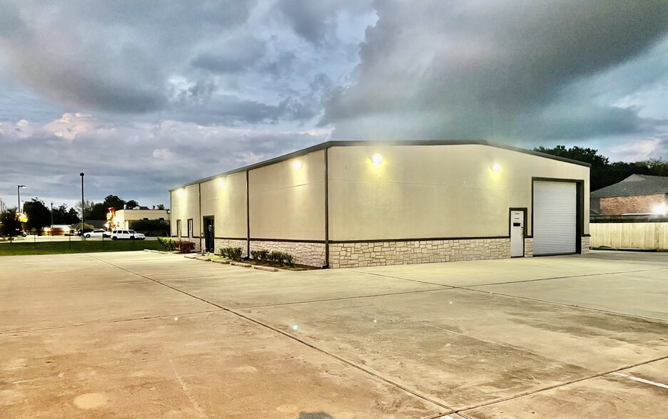 2104 N Richmond Rd, Wharton, TX for sale - Building Photo - Image 3 of 38