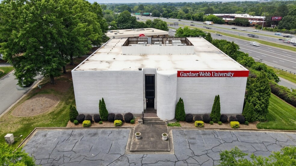 8030 Arrowridge Blvd, Charlotte, NC for sale - Building Photo - Image 1 of 50