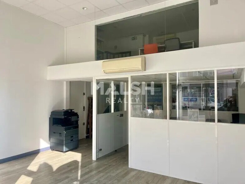 Retail in Villeurbanne for lease - Interior Photo - Image 2 of 12