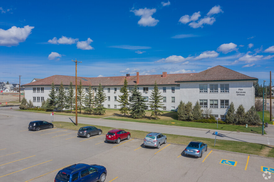 2526 Battleford Ave SW, Calgary, AB for lease - Primary Photo - Image 1 of 14