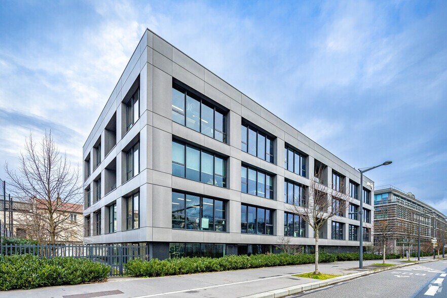 10 Rue Jean Marcuit, Lyon for lease - Building Photo - Image 2 of 3