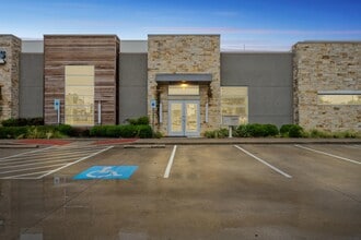 17980 Dallas Pky, Dallas, TX à louer Photo du bâtiment- Image 2 de 18