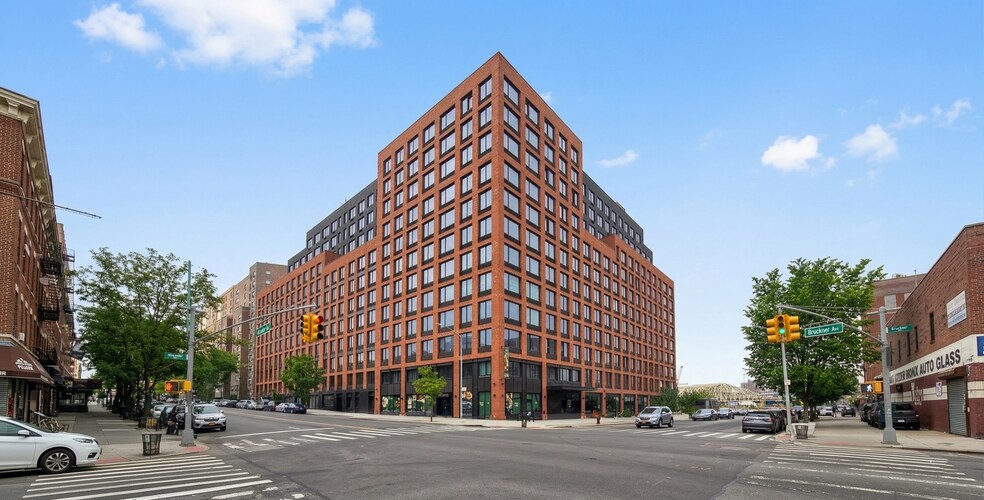 40 Bruckner Blvd, Bronx, NY à louer - Photo du bâtiment - Image 3 de 67