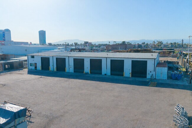 Plus de détails pour 3635 Polaris Ave, Las Vegas, NV - Industriel à louer