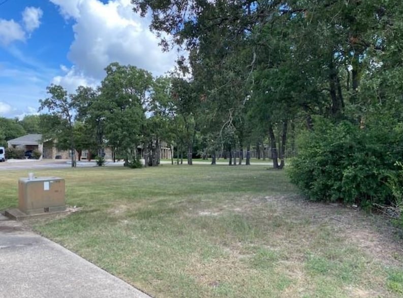 1308 W Villa Maria, Bryan, TX for sale - Primary Photo - Image 1 of 7