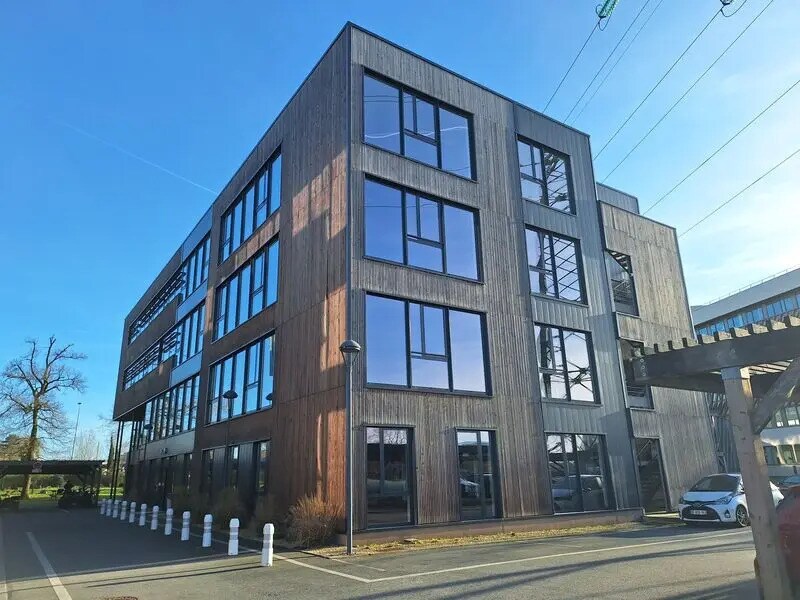 Office in Mérignac for lease Building Photo- Image 1 of 10