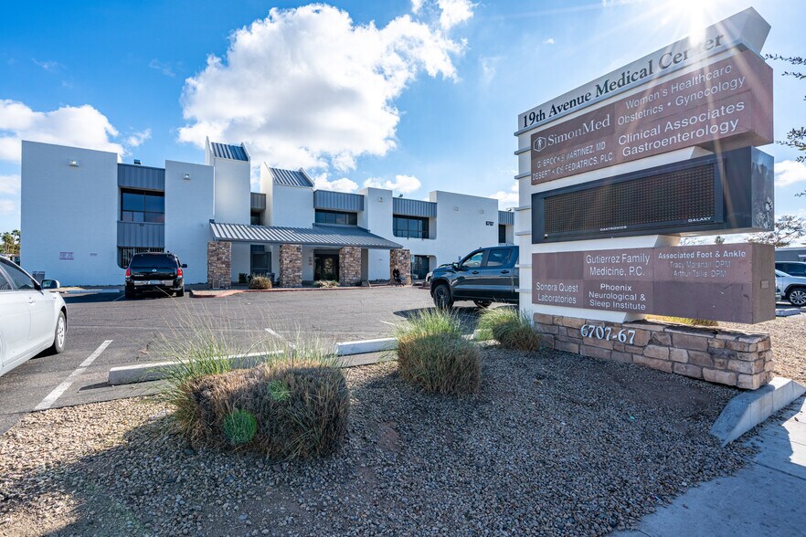 6707 N 19th Ave, Phoenix, AZ à louer - Photo du bâtiment - Image 3 de 8