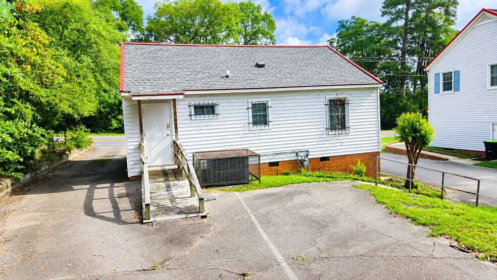 729 Mcgilvary St, Fayetteville, NC for lease - Building Photo - Image 2 of 11