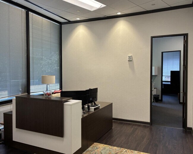 More details for 2 Ravinia Dr, Atlanta, GA - Office for Lease