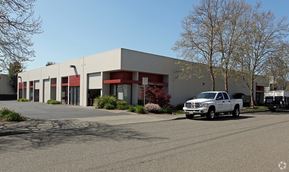 1820 Empire Industrial Ct, Santa Rosa, CA à louer - Photo principale - Image 1 de 19