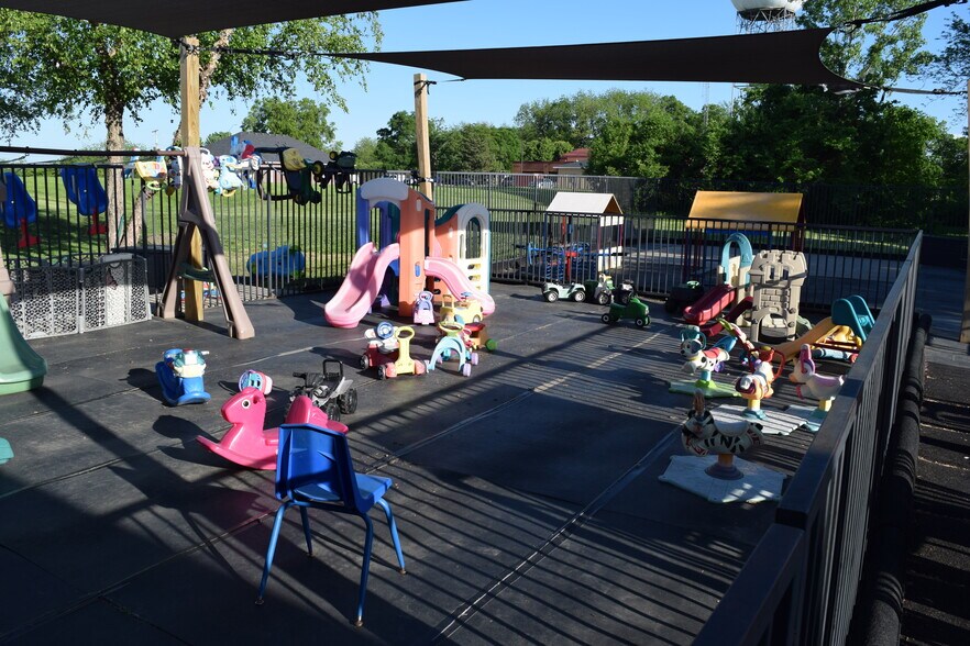 1903 Van Hoy Dr, Pleasant Hill, MO à vendre - Photo du bâtiment - Image 2 de 9