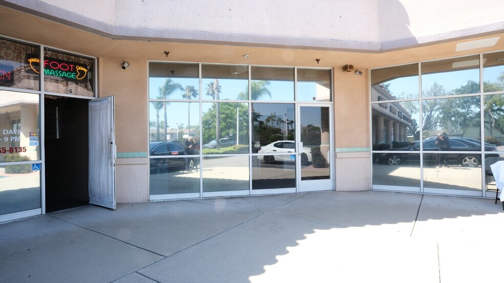 6180 Riverside Dr, Chino, CA à louer - Photo du bâtiment - Image 3 de 20