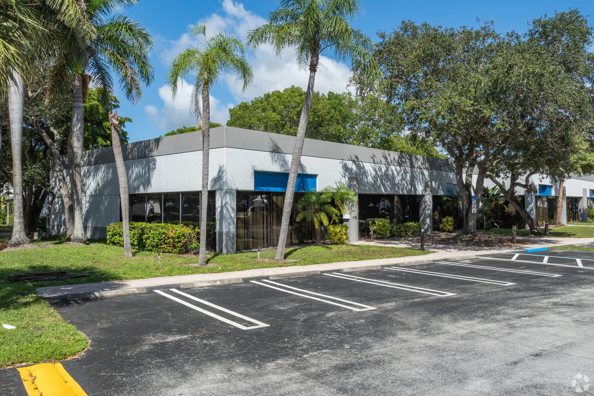 2100 Park Central Blvd N, Pompano Beach, FL à louer Photo principale- Image 1 de 10